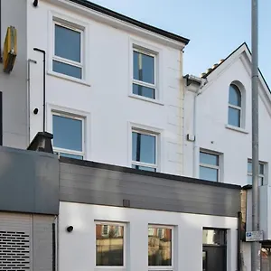 belfast-city-stylish-apartment.belfasthotelsireland.com/