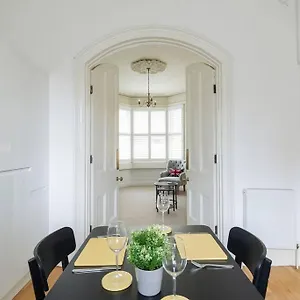 stylish-period-maisonette-flat-in-centre-of.tophotelsbath.com/